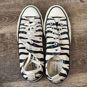 New condition zebra converse